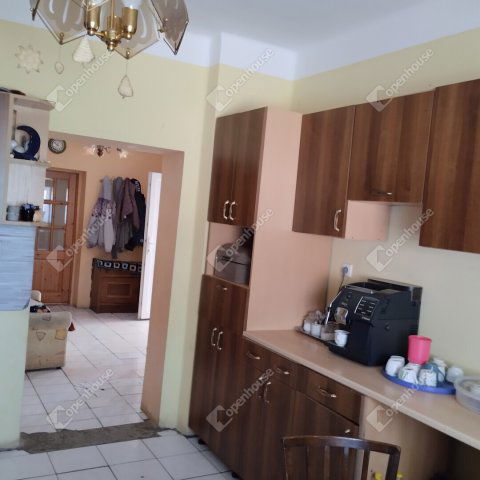 Eladó családi ház, Adorjánházán 30 M Ft, 7 szobás