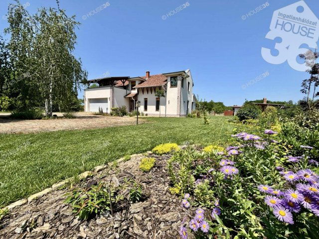 Eladó családi ház, Kecskeméten 175 M Ft, 6 szobás