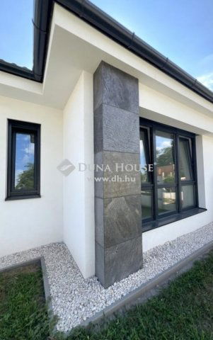 Eladó családi ház, Szigetszentmiklóson 149 M Ft, 4 szobás