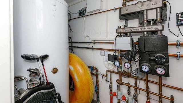 Eladó családi ház, Tihanyban 333 M Ft, 8+2 szobás