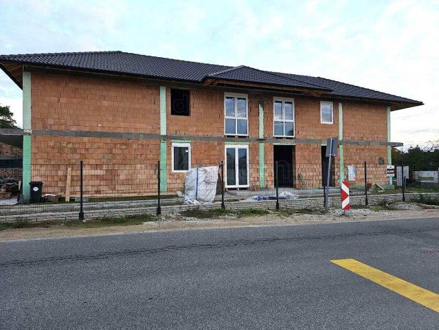 Eladó téglalakás, Győrött 83.7 M Ft, 4 szobás