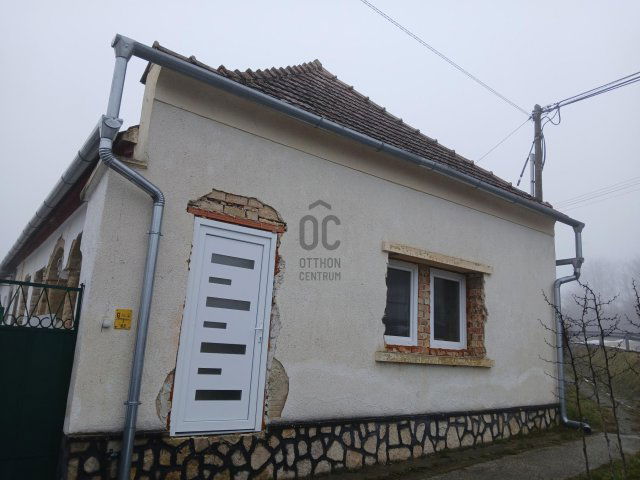 Eladó családi ház, Gannán 29.9 M Ft, 2 szobás