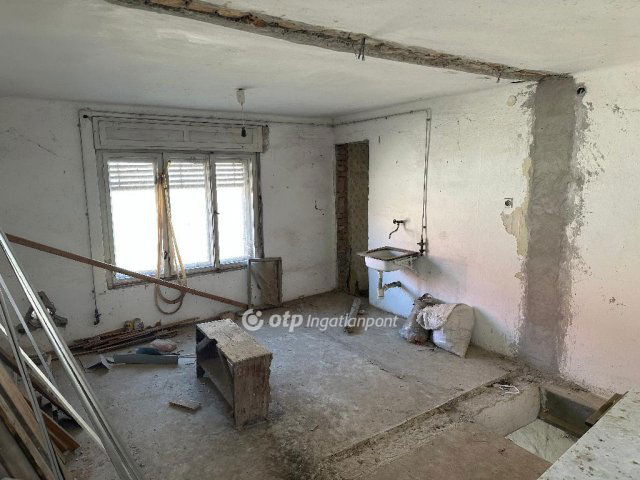 Eladó családi ház, Sombereken 15.9 M Ft, 4+1 szobás