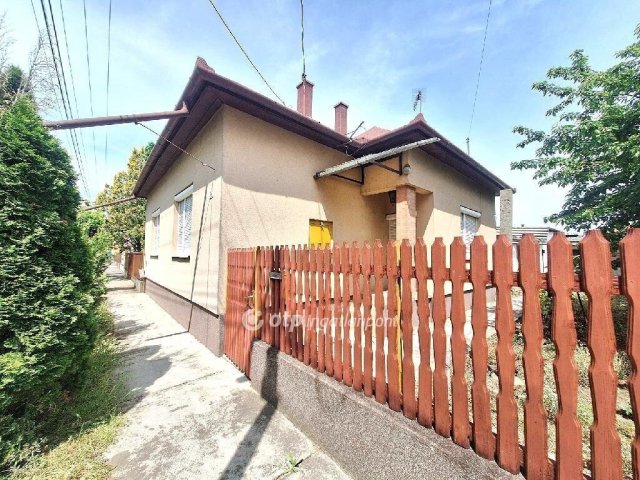 Eladó családi ház, Karcagon 35.5 M Ft, 2 szobás