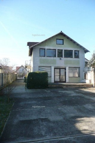 Eladó családi ház, Budaörsön 220 M Ft, 5 szobás