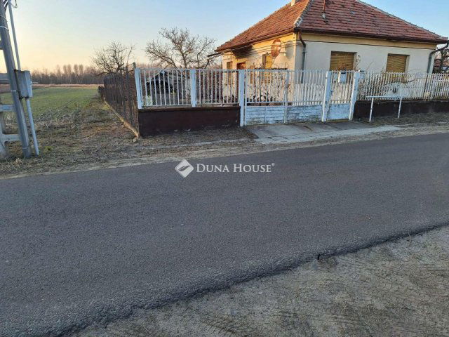 Eladó családi ház, Újszilváson 20.9 M Ft, 3 szobás