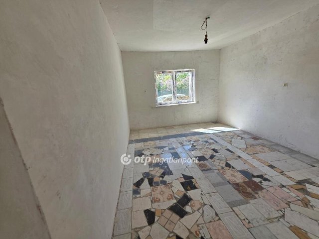 Eladó családi ház, Jászkisérén 8.5 M Ft, 2 szobás