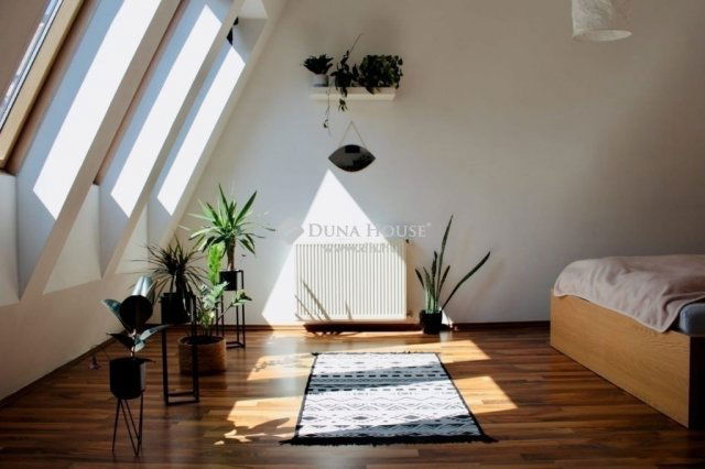 Eladó téglalakás, Budapesten, VI. kerületben 79.9 M Ft, 2 szobás