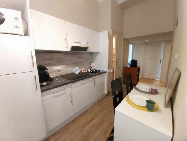 Eladó téglalakás, Budapesten, VII. kerületben 77.99 M Ft