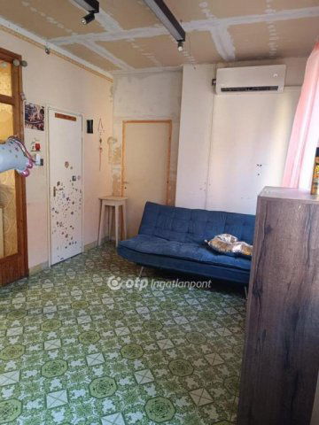 Eladó családi ház, Újpetrén 40 M Ft, 8 szobás