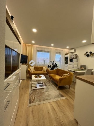 Eladó panellakás, Várpalotán 49.5 M Ft, 3 szobás