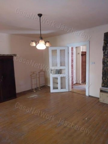 Eladó téglalakás, Szolnokon 19.5 M Ft, 1 szobás