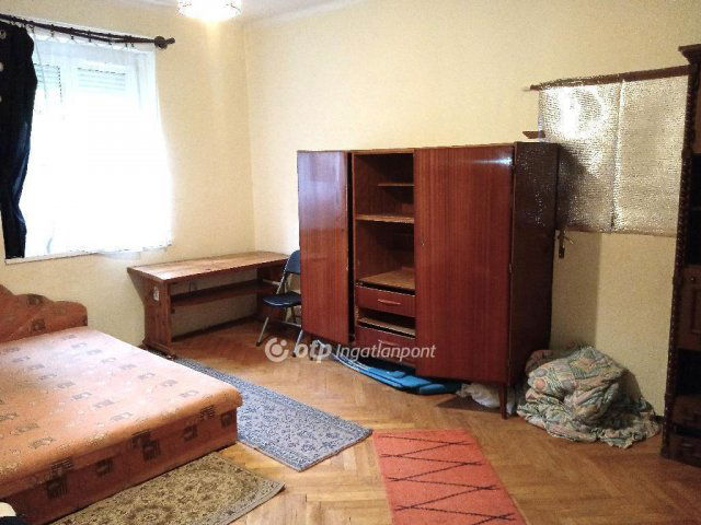 Eladó téglalakás, Veszprémben 57.9 M Ft, 3 szobás