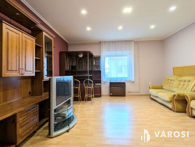 Kiadó téglalakás, albérlet, Békéscsabán 200 E Ft / hó