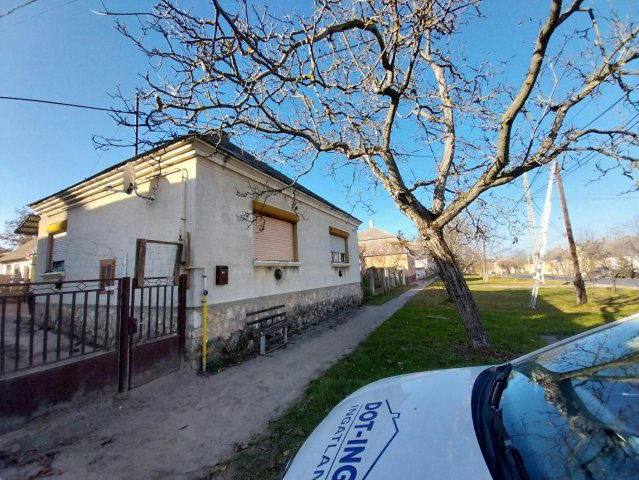 Eladó családi ház, Ácsteszéren 22 M Ft, 3 szobás