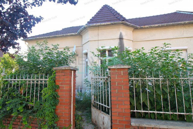 Eladó családi ház, Győrött 67.99 M Ft, 4 szobás