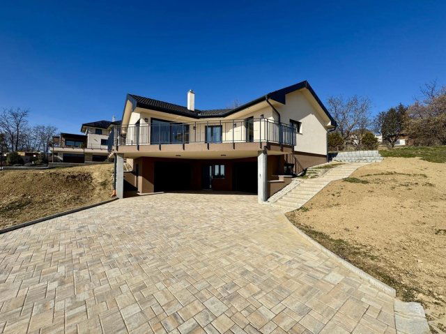 Eladó családi ház, Cserszegtomajon 262.6 M Ft, 4 szobás