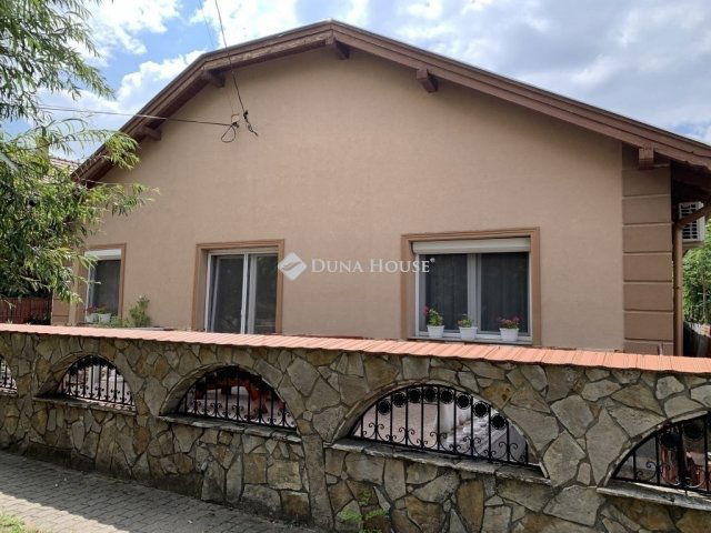 Eladó családi ház, Örkényen 59.9 M Ft, 4 szobás