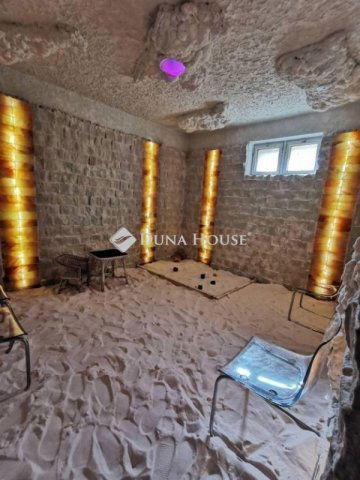 Eladó hotel, Galgahévízen 215 M Ft, 16 szobás