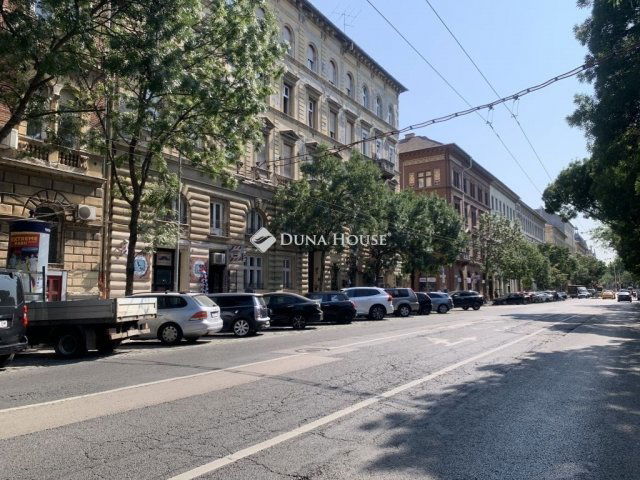 Eladó téglalakás, Budapesten, VI. kerületben 64.9 M Ft, 3 szobás