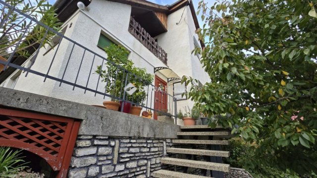 Eladó családi ház, Várpalotán 77 M Ft, 5 szobás