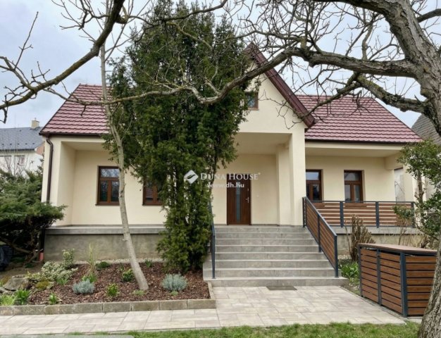 Eladó családi ház, Csabdiban 61 M Ft, 2 szobás
