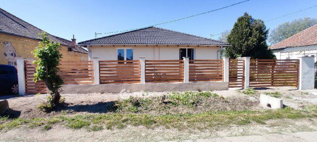 Eladó ikerház, Turán 63.9 M Ft, 4 szobás / költözzbe.hu