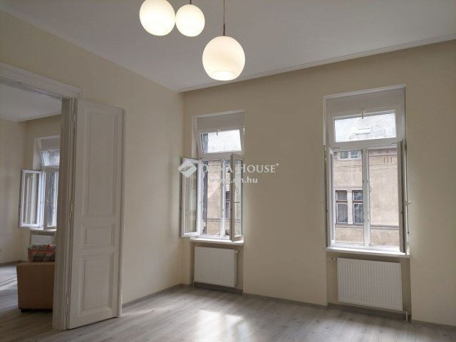 Eladó téglalakás, Budapesten, VI. kerületben 138.04 M Ft