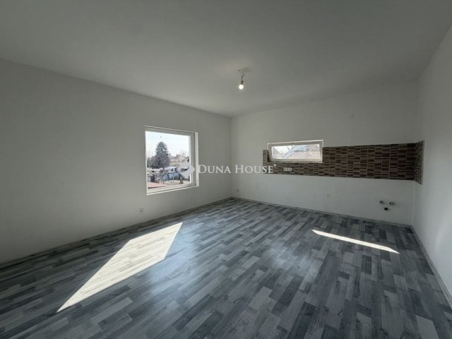 Eladó téglalakás, Vecsésen 74.9 M Ft, 4 szobás