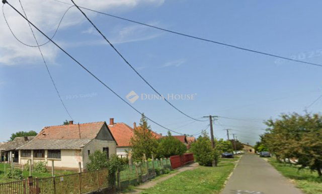 Eladó családi ház, Tetétlenen 5.7 M Ft, 2 szobás