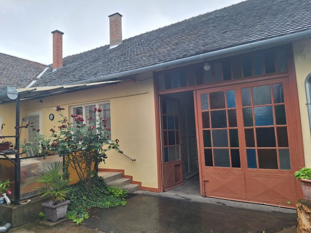 Eladó családi ház, Hódmezővásárhelyen 58 M Ft, 3 szobás