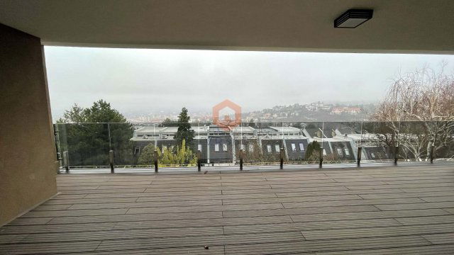 Kiadó ipari ingatlan, Pécsett, Sáfrány utcában 450 E Ft / hó