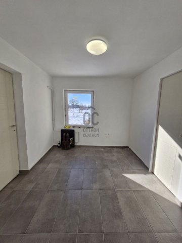 Eladó családi ház, Újszászon 18 M Ft, 2 szobás