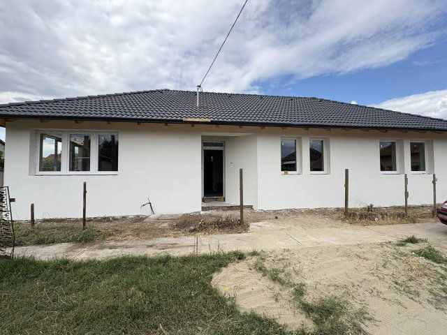 Eladó családi ház, Sárándon 79 M Ft, 4 szobás