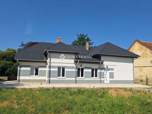 Eladó családi ház, Tiszaföldváron 38.5 M Ft, 4 szobás