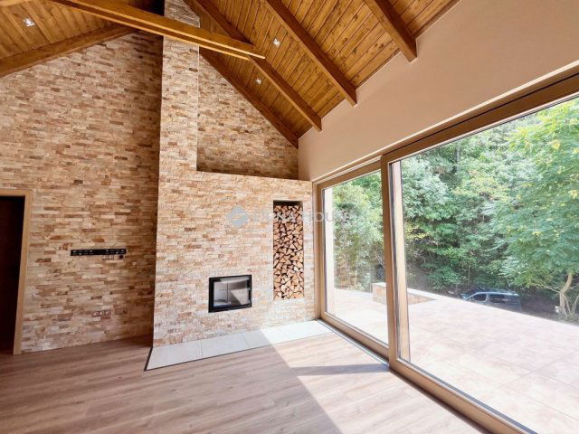 Eladó családi ház, Vonyarcvashegyen 195 M Ft, 4 szobás