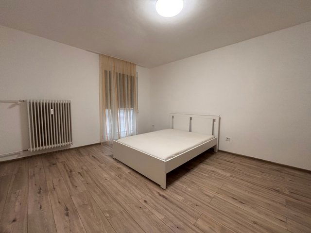 Kiadó panellakás, albérlet, Pécsett, Szőnyi Ottó utcában