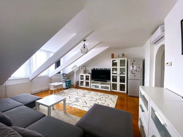 Eladó téglalakás, Pécsett 54.9 M Ft, 3 szobás