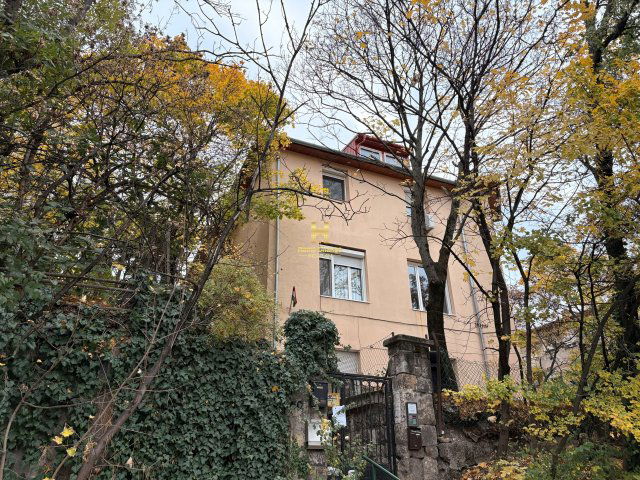 Eladó téglalakás, Budapesten, XI. kerületben, Hegyalja úton