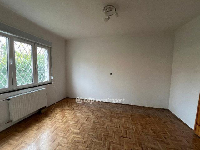 Eladó családi ház, Budapesten, III. kerületben 129.9 M Ft