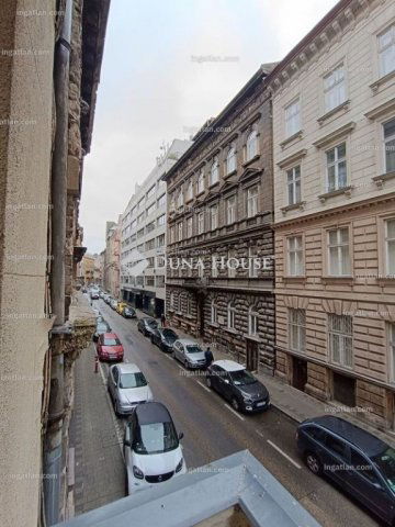 Eladó téglalakás, Budapesten, V. kerületben, Molnár utcában