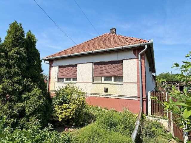 Eladó családi ház, Dombrádon 19.9 M Ft, 3 szobás
