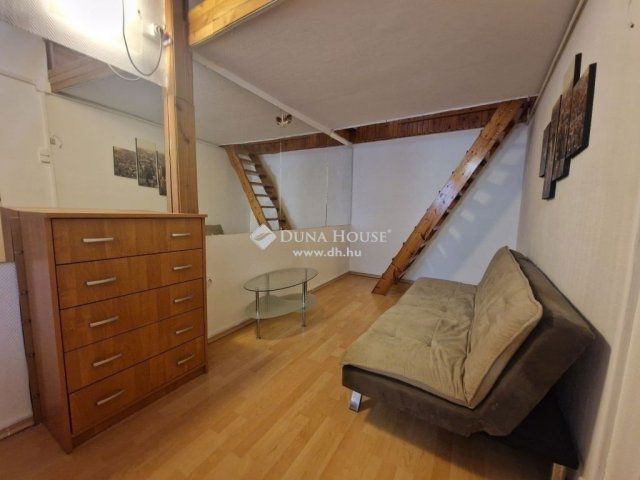 Eladó családi ház, Budapesten, XV. kerületben 49.9 M Ft