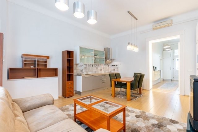 Kiadó téglalakás, albérlet, Budapesten, I. kerületben, 3 szobás
