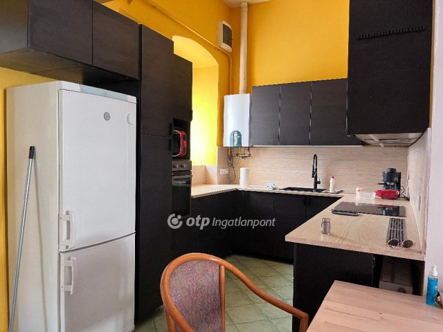 Eladó téglalakás, Pécsett 95.5 M Ft, 3 szobás