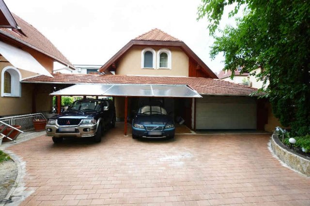 Eladó családi ház, Debrecenben 550 M Ft, 9 szobás