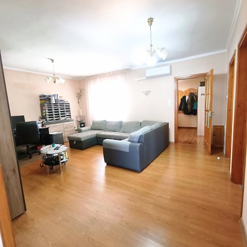 Eladó családi ház, Makón 65 M Ft, 4 szobás