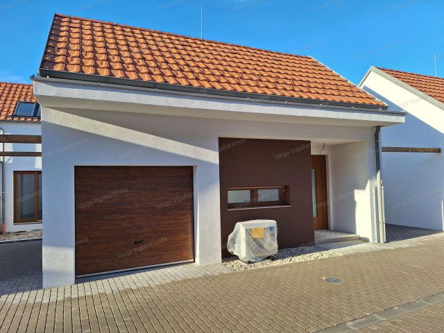 Eladó családi ház, Sopronban 119.9 M Ft, 5 szobás