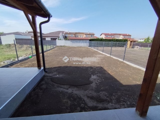 Eladó ikerház, Szegeden 170 M Ft, 6 szobás / költözzbe.hu