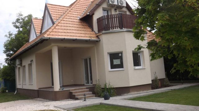 Eladó nyaraló, Ráckevén 89.9 M Ft, 5 szobás